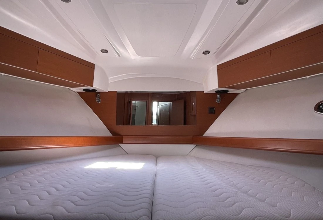 Beneteau Antares 42