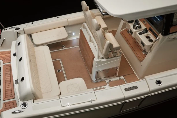 Chris Craft Catalina 30 aft seating