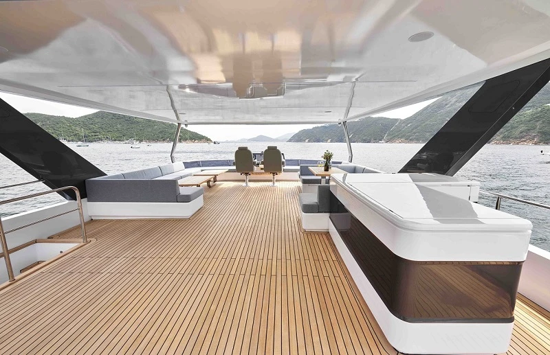Oceanwalker S60 Holiday flying bridge area