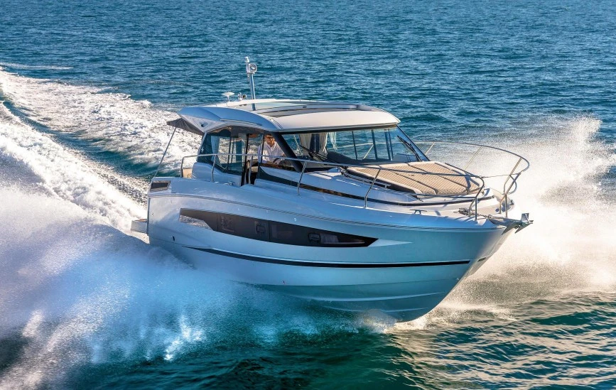 Jeanneau yacht